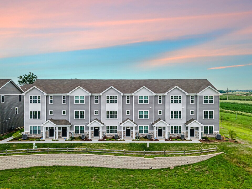 1556 Sequoia Wy in Pingree Grove, IL - Building Photo