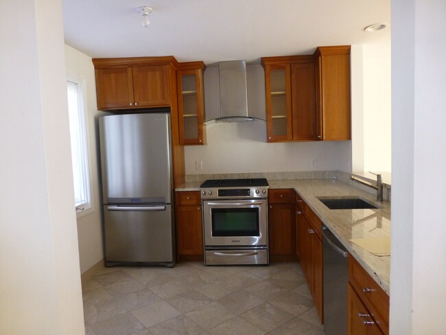 1 Raymond St, Unit D in Boston, MA - Foto de edificio - Building Photo