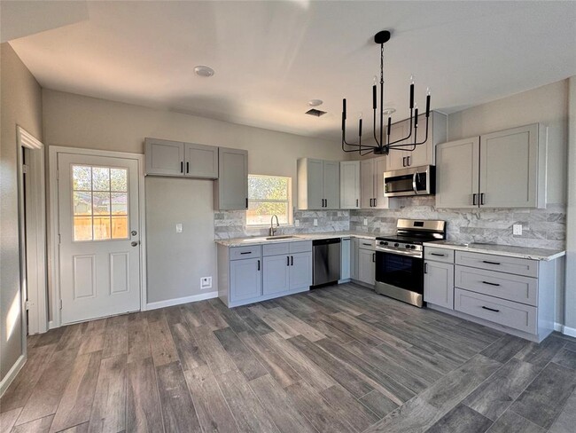 4106 White St in Bacliff, TX - Building Photo - Building Photo