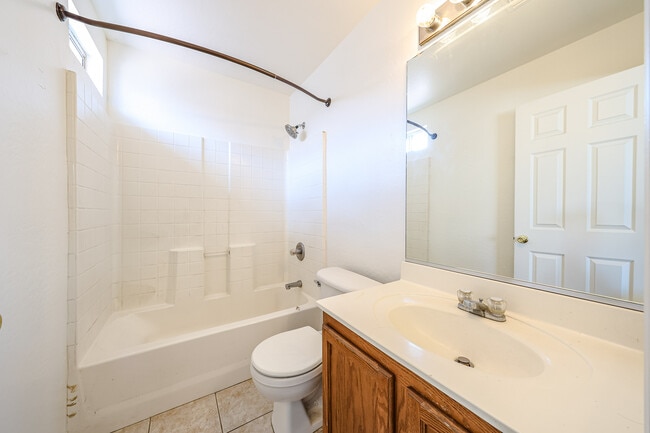 11498 W Shaw Butte Dr in El Mirage, AZ - Building Photo - Building Photo