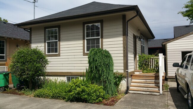 3410 N Gantenbein Ave in Portland, OR - Building Photo - Building Photo