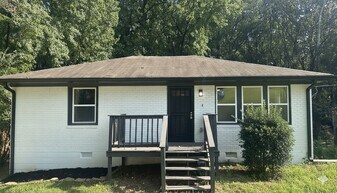 2071 W Flat Shoals Ter in Decatur, GA - Building Photo