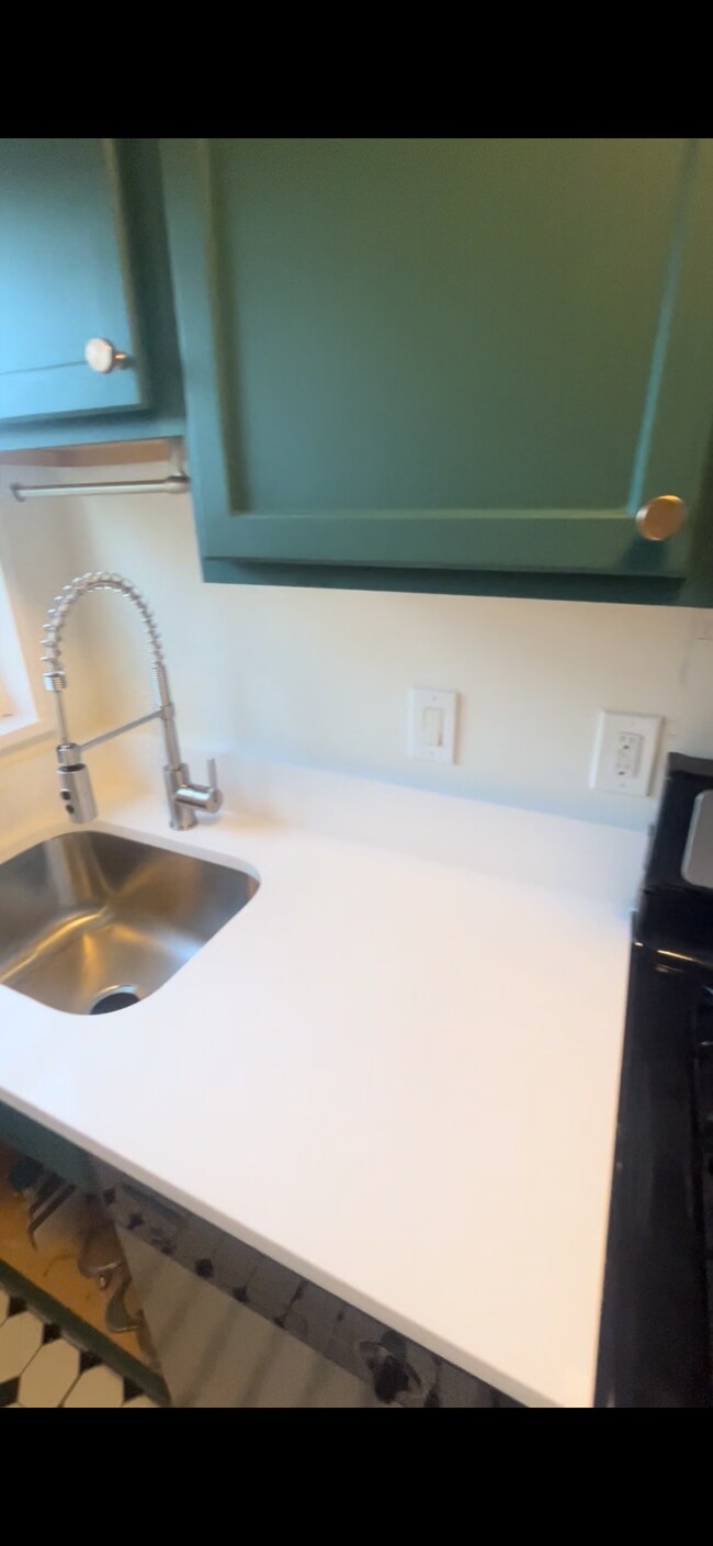 2303 Farrington Ave in Alexandria, VA - Building Photo - Building Photo