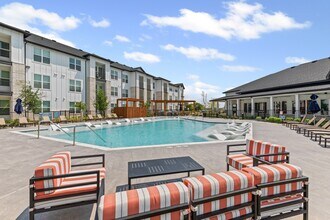 Peak at 1385 in Aubrey, TX - Foto de edificio - Building Photo