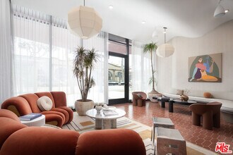 7617 Santa Monica Blvd in West Hollywood, CA - Building Photo - Building Photo