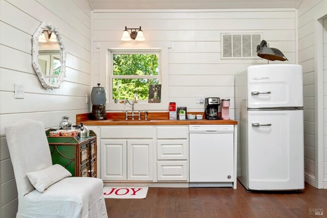 property at 7491 St Helena Hwy