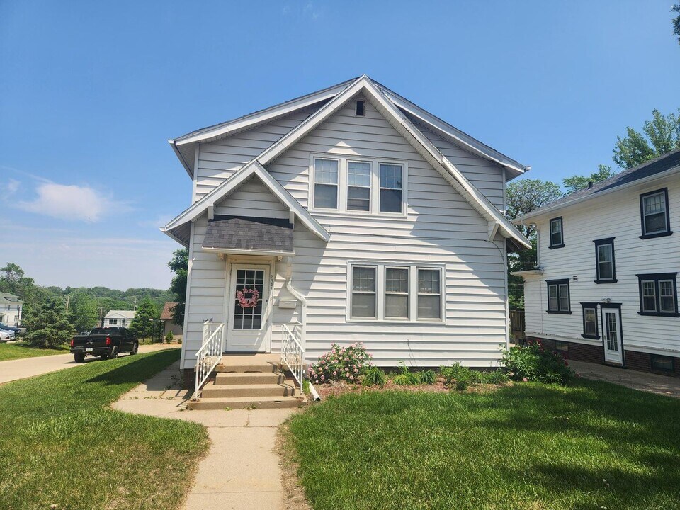 2922 Jones St in Sioux City, IA - Building Photo