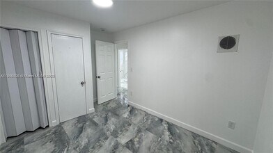 2731 NW 100th St in Miami, FL - Building Photo - Building Photo