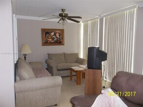 801 Three Islands Boulevard in Hallandale Beach, FL - Building Photo - Building Photo