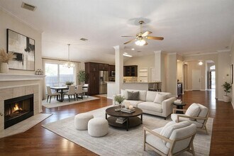 13506 Lamplight Village Ave in Austin, TX - Building Photo - Building Photo