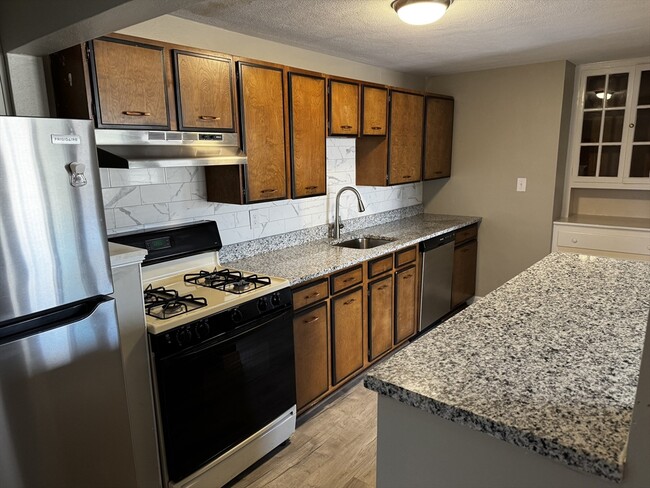 30 Worthen St in Chelmsford, MA - Building Photo - Building Photo