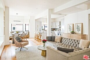 129 Outrigger Mall in Los Angeles, CA - Building Photo