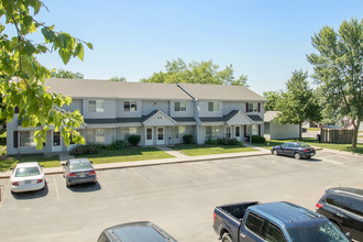 Hunters Run Apartments, LLC in Newton, IA - Foto de edificio - Building Photo