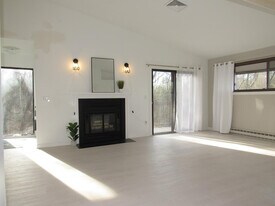 10 Ridgedale Dr in Clinton Township, NJ - Building Photo