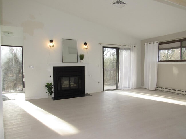 property at 10 Ridgedale Dr