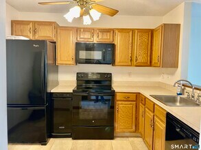 705 Lake Ave in Bristol, CT - Building Photo - Building Photo