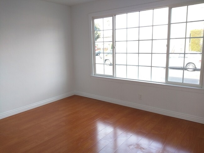 439 N Claremont St, Unit Apt 1 in San Mateo, CA - Building Photo - Building Photo
