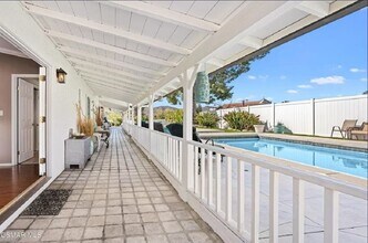 1641 E Hillcrest Dr in Thousand Oaks, CA - Building Photo - Building Photo