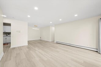 9S125 Lake Dr in Willowbrook, IL - Building Photo - Building Photo