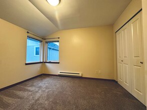 9025 18th Ave SW, Unit B in Seattle, WA - Foto de edificio - Building Photo