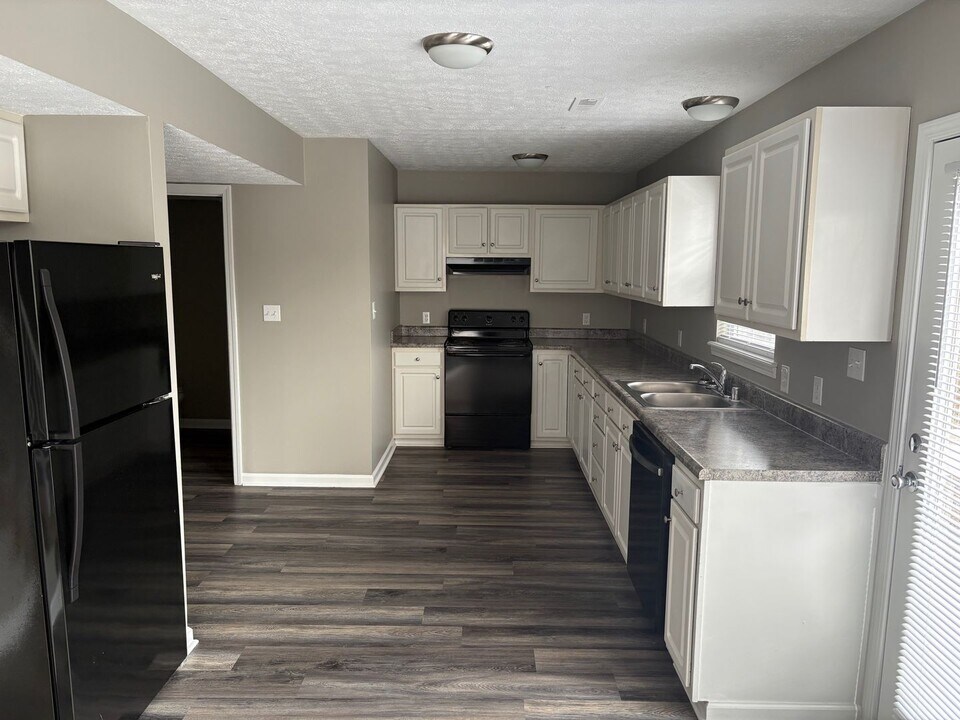 804 Barry Ct in Richmond, KY - Building Photo