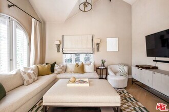 8049 Selma Ave in Los Angeles, CA - Building Photo - Building Photo