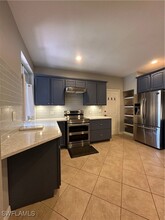 9762 Roundstone Cir in Ft. Myers, FL - Foto de edificio - Building Photo