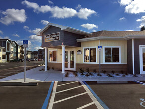 Parkside Commons in Pinellas Park, FL - Building Photo - Building Photo