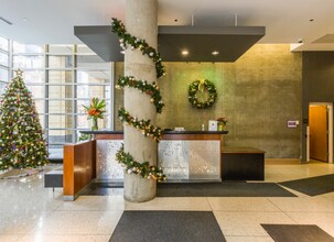 700 Larrabee N St, Unit 1003 in Chicago, IL - Building Photo - Building Photo