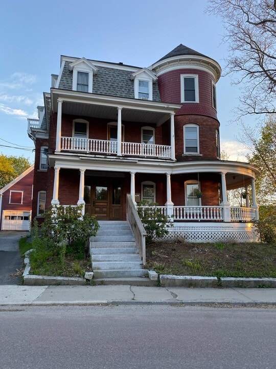 54 Wellington St, Unit 2 in Barre, VT - Foto de edificio