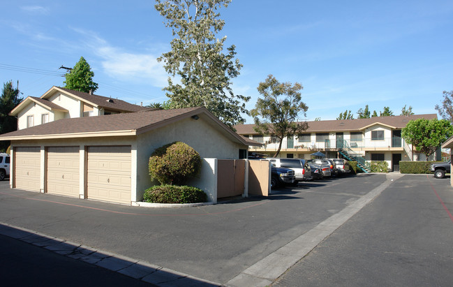 Eastgate Apartments in Santa Paula, CA - Building Photo - Building Photo