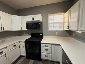 2110 N Lyndale Ave in Minneapolis, MN - Building Photo - Building Photo