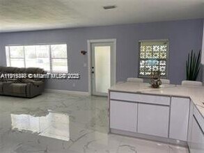 1649 NE 171 St in North Miami Beach, FL - Building Photo - Building Photo