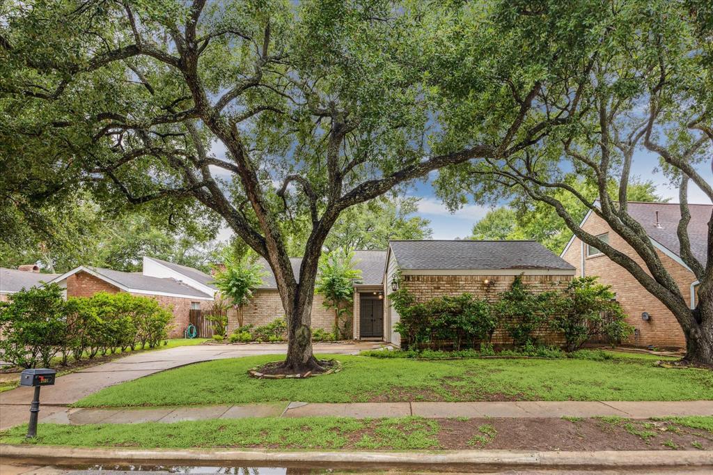 1926 Woodland Springs St in Houston, TX - Building Photo