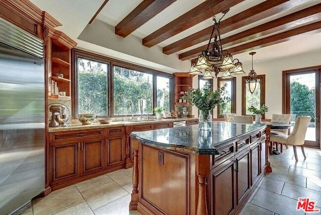 209 S Anita Ave in Los Angeles, CA - Building Photo - Building Photo