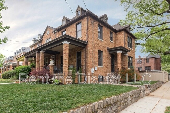 property at 5600 3rd St NW