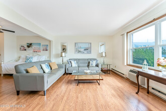 102 10th Ave in Belmar, NJ - Building Photo - Building Photo