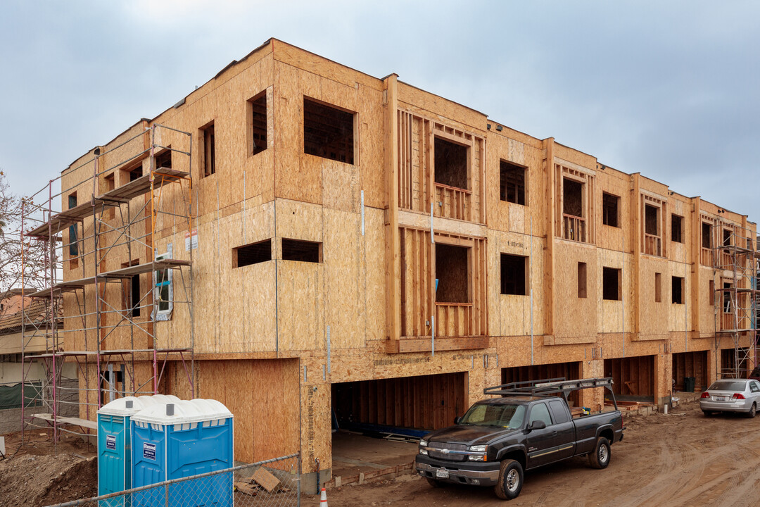 KM Townhomes in Carson, CA - Building Photo