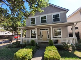 5686 NE Canard Dr in Hillsboro, OR - Building Photo