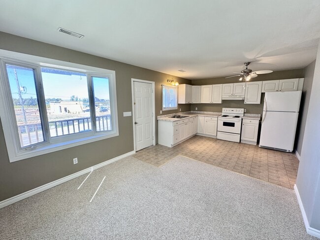 1011 Front Rd in Windsor, ON - Building Photo - Building Photo