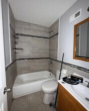 25 E Abbottsford Ave in Philadelphia, PA - Foto de edificio - Building Photo