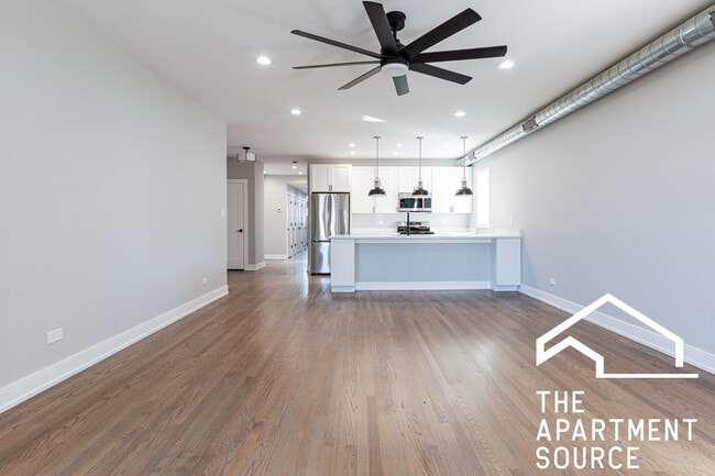 1241 W Carmen Ave, Unit 3e