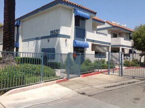 19531 E Cienega Ave in Covina, CA - Foto de edificio - Building Photo