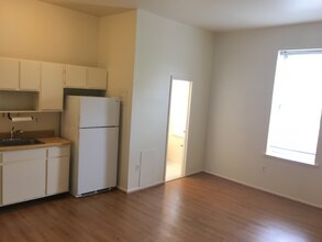 15 E Read St in Baltimore, MD - Building Photo - Building Photo