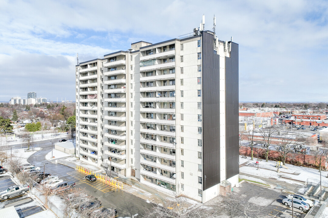 55 Greenbrae in Toronto, ON - Building Photo