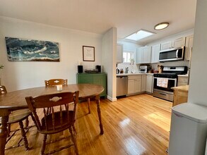 72 Windsor Rd, Unit 0 in Brookline, MA - Building Photo - Building Photo
