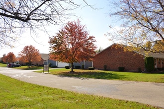 Westmont Place Apartments in Springfield, OH - Foto de edificio - Building Photo