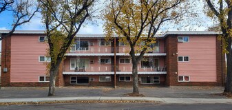 2910 Dewdney Av in Regina, SK - Building Photo