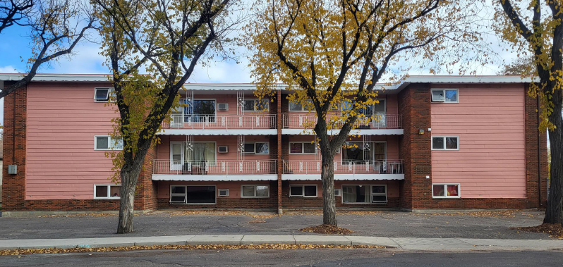 2910 Dewdney Av in Regina, SK - Building Photo