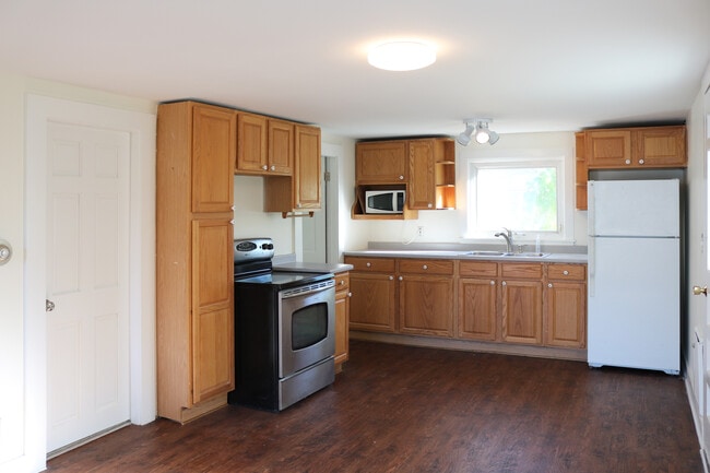 34A Royal Ave, Unit 34A Royal Ave